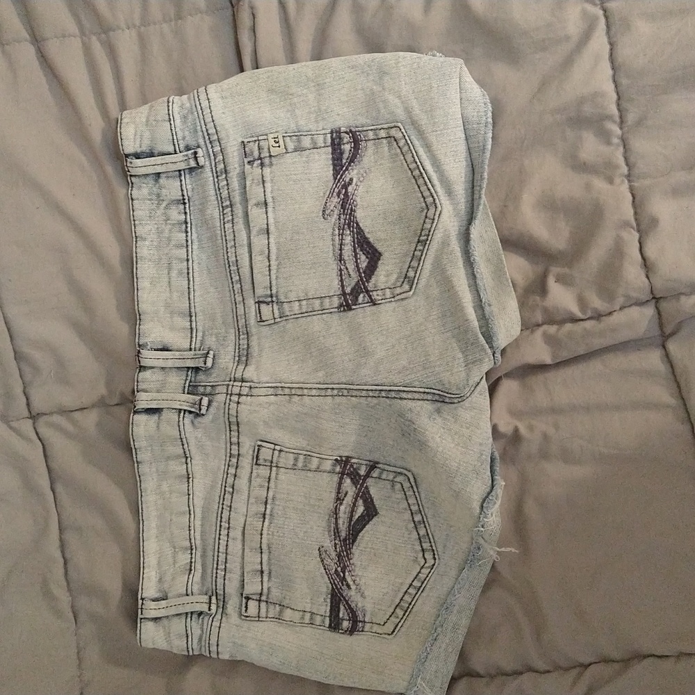 Shorts - Picture 5 of 5